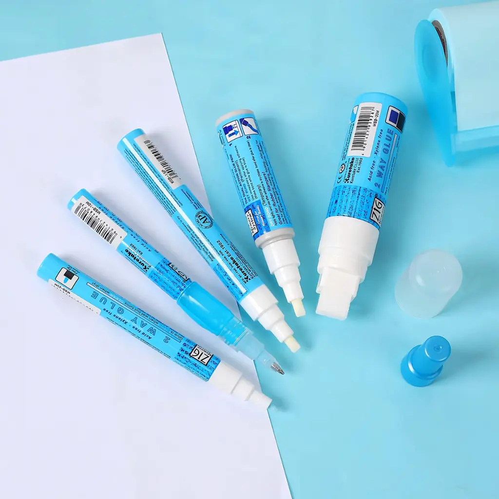 kuretake 2 way glue-2.webp