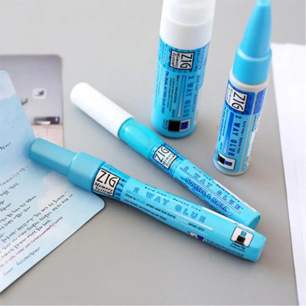 kuretake 2 way glue-3.webp