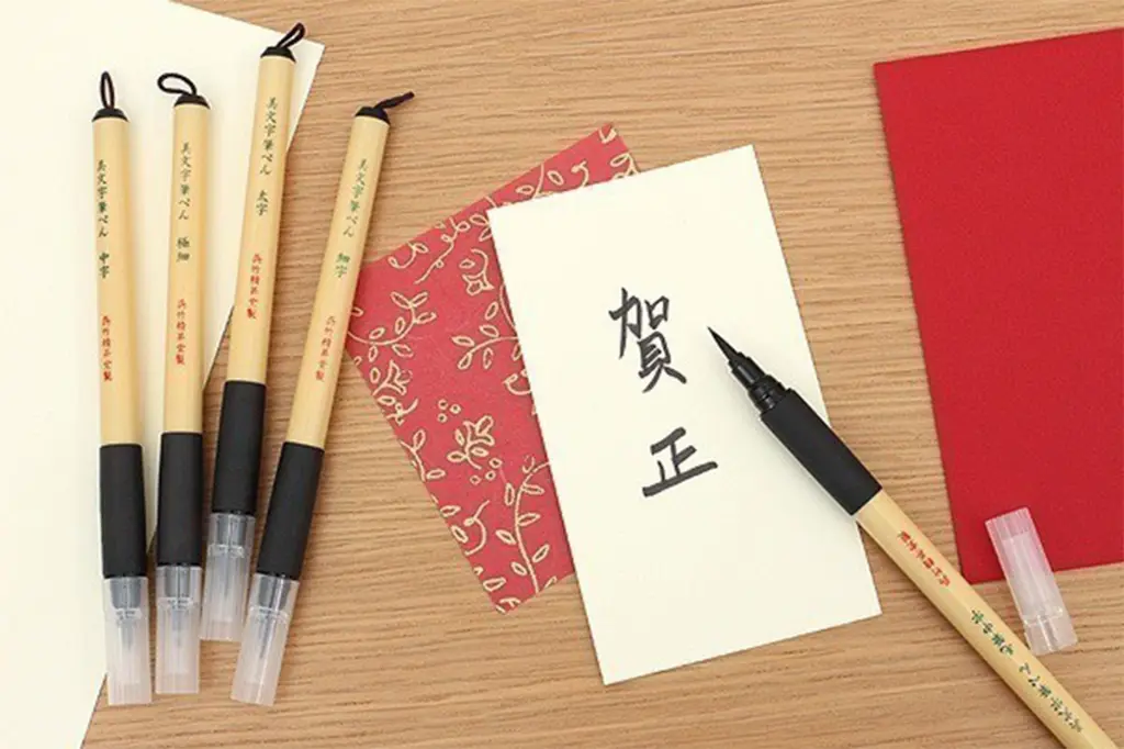 kuretake-bimoji-fude-pen-1.webp