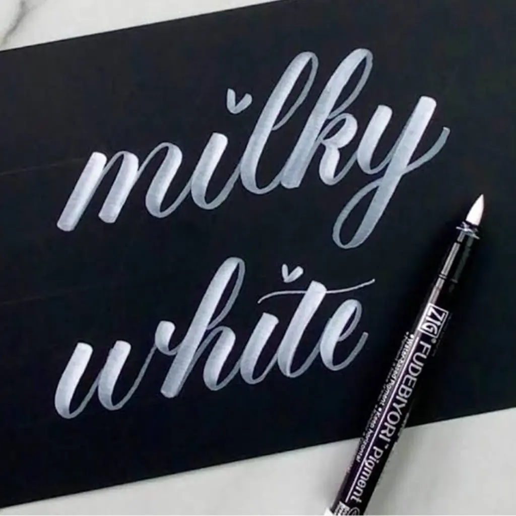 kuretake-fudebiyori-milky-white.webp