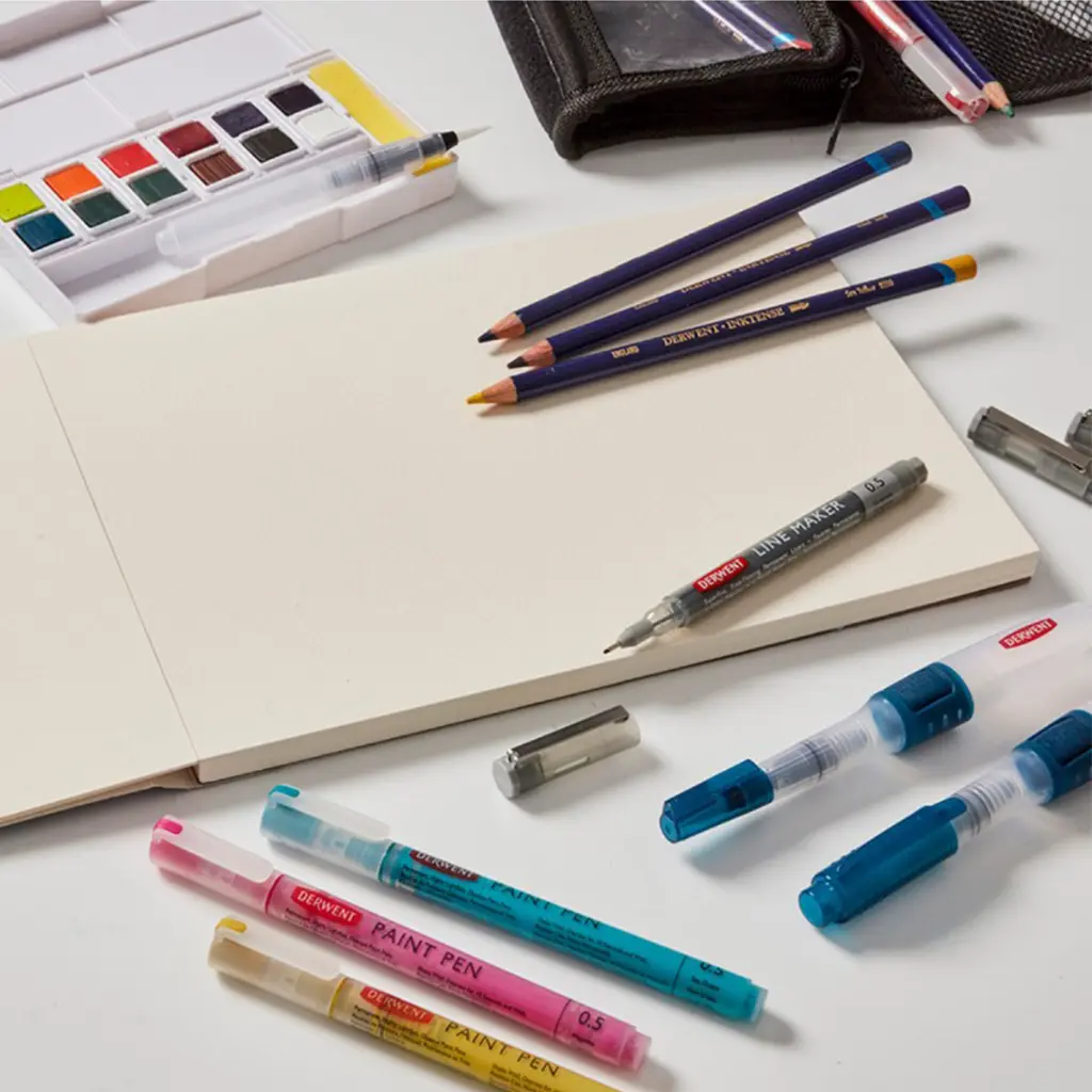 estuche-art-pack-derwent-negro-4.webp