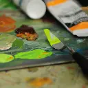 094376974317-LQX SMALL PAINTING KNIFE ON GREY PALLET COVERED IN LIME GREEN PAINT (For Office Print).webp